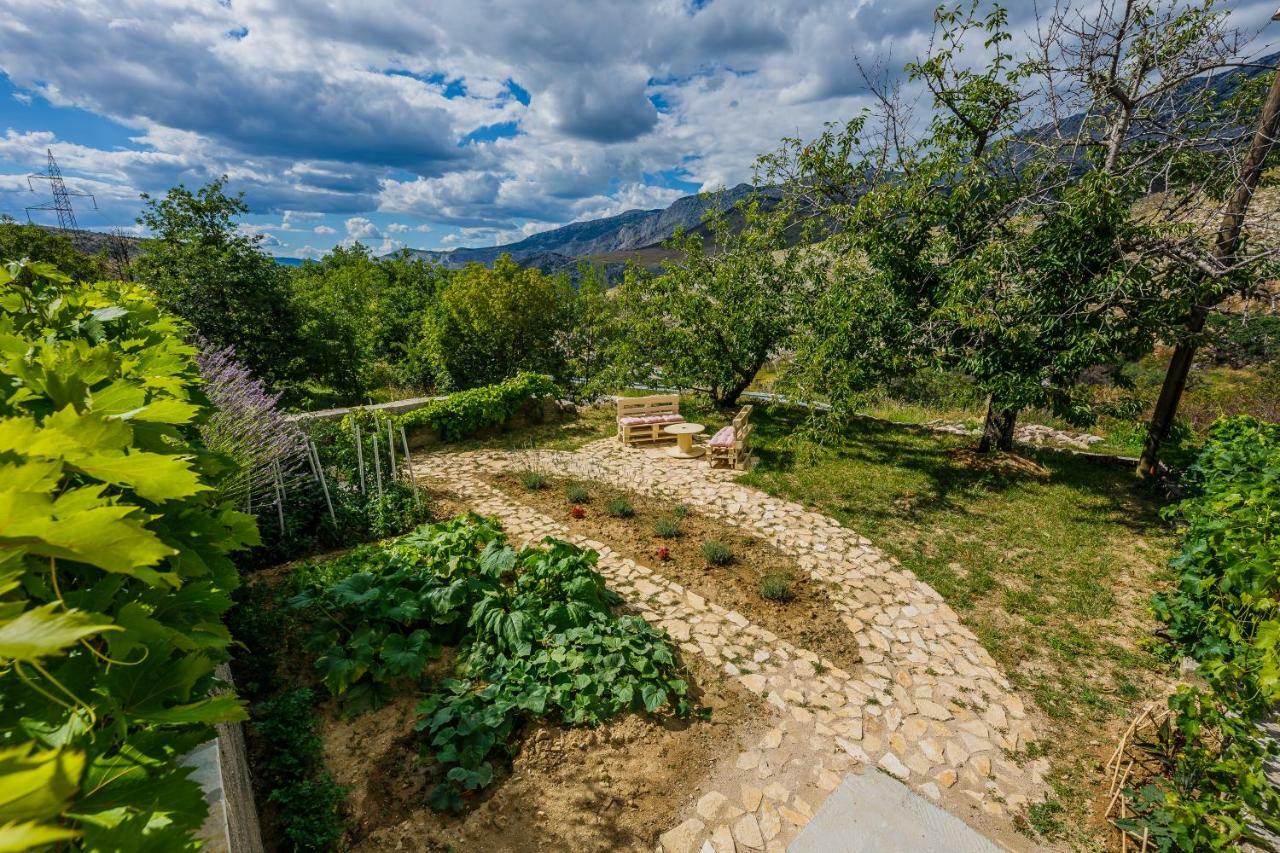 Holiday Home Cherry Tree Zrnovnica Exterior photo